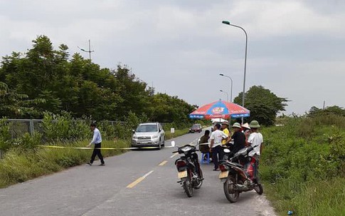 Phát hiện thi thể đàn ông phân hủy bên đường ra sân bay Nội Bài