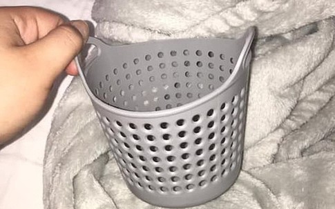 Tưởng vớ món hời khi mua giỏ giặt với giá 26k trên Amazon, ngờ đâu mẹ trẻ nhận được đồ có kích thước cho búp bê