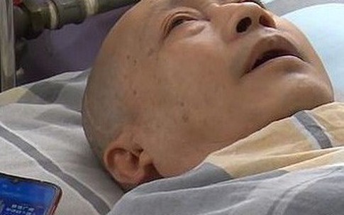 Tỉnh dậy sau 5 năm hôn mê, câu nói đầu tiên của người chồng khiến ai cũng rơi nước mắt