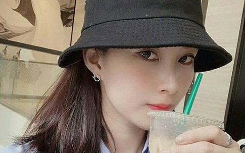 Tự nhận yêu thích việc sống xanh, kêu gọi hạn chế dùng đồ nhựa để bảo vệ môi trường nhưng Hoa hậu Đặng Thu Thảo lại bị soi dùng cốc nhựa trong bức ảnh mới nhất