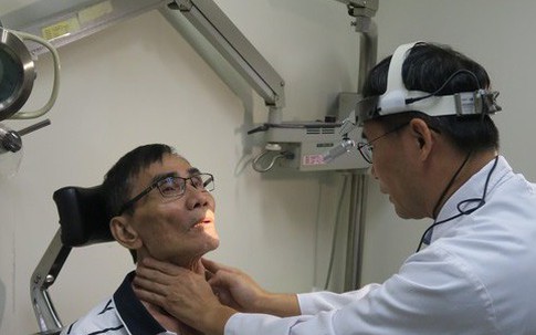 Sụt 13kg vì đau cổ họng nhưng bác sĩ lại cho chụp X-quang ngực, người đàn ông “chết điếng” vì đã mắc ung thư
