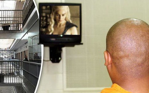 Người đàn ông thích ngồi tù để được xem truyền hình miễn phí