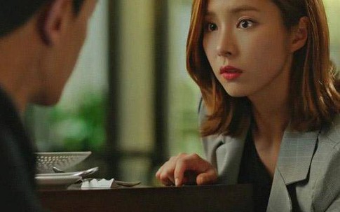 Gói ghém kỉ vật của người chồng đã mất, tôi rụng rời tay chân khi hộp bí mật vừa mở