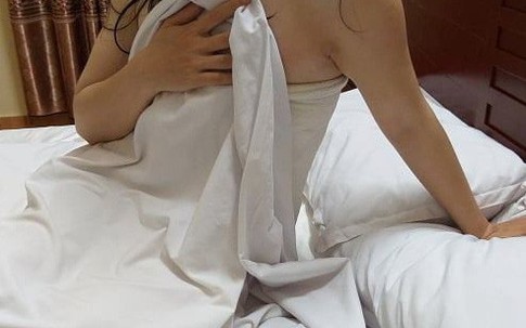 Chồng lặng người xem nhật ký nóng bỏng của vợ và gã trai đào mỏ