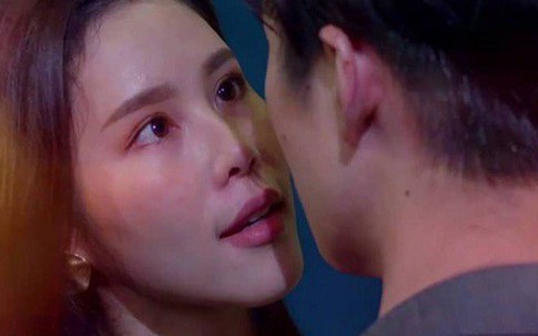 Dẫn nhân tình đi khám thai, gã chồng lăng nhăng đen toàn tập khi nhận ra gương mặt quen thuộc của bà chủ phòng khám