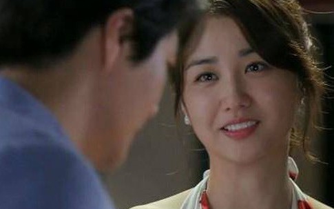 Ra sân bay tiễn bạn trai đi Nhật, tôi 'khóc ngất' khi anh quay lại dúi thứ này vào tay