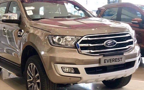 Ô tô lại dồn dập giảm giá sốc, giá hời chưa từng có