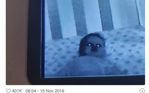 Lắp camera phòng ngủ của con nhỏ, bố mẹ hoảng hồn khi nhìn thấy hình ảnh máy quay thu được