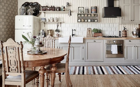Nhấn nhá đan xen giữa yếu tố cổ điển và hiện đại, căn hộ 73m² hiện lên với vẻ đẹp như một bức tranh đồng quê êm đềm