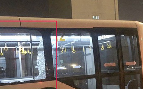 Xe buýt bị đâm trong sân bay Tân Sơn Nhất, nhiều hành khách bị thương