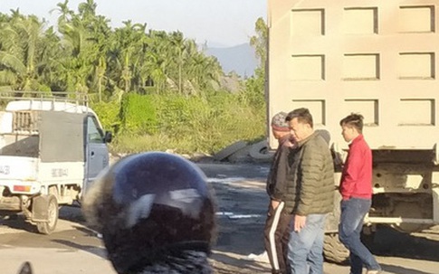 Người phụ nữ chết thảm dưới bánh ôtô tải