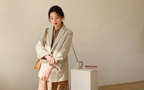 Nghĩ tưởng đơn giản nhưng không phải nàng nào cũng biết 4 mẫu áo khoác kết hợp ăn ý nhất với váy