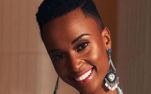 Đương kim Hoa hậu Hoàn vũ muốn Hoàng Thùy đăng quang