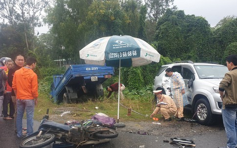 Nam sinh lớp 7 chết thảm trên đường đi học, cha và em nguy kịch sau tai nạn liên hoàn