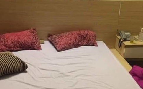 Hạnh phúc sụp đổ sau lần vợ chồng chạm mặt ở khách sạn