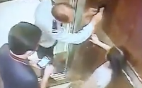 Chuyên gia nói gì về hành vi "nựng" của nguyên Phó Viện trưởng VKSND TP Đà Nẵng với bé gái trong thang máy?