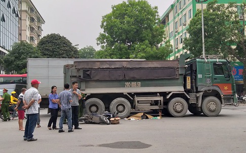 Hà Nội:  Cô gái trẻ tử vong thương tâm dưới bánh xe bồn
