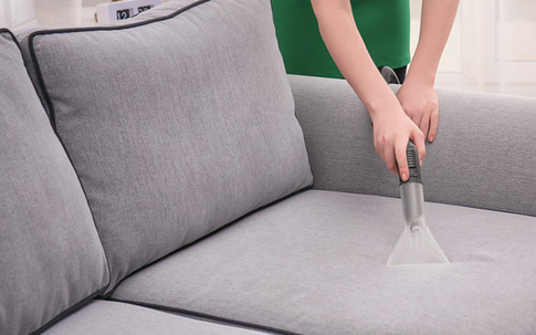 Mẹo làm sạch ghế sofa đón Tết học lỏm từ các chuyên gia vệ sinh
