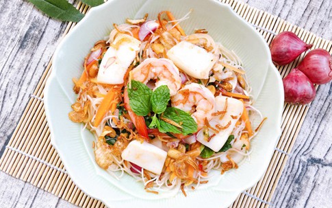 Bún gạo trộn hải sản