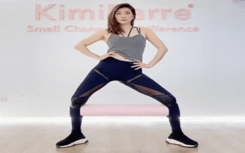 Chưa đến 10 phút mỗi ngày, học theo HLV 3 động tác giúp dáng đẹp và còn tiện “đu đưa" Tết này