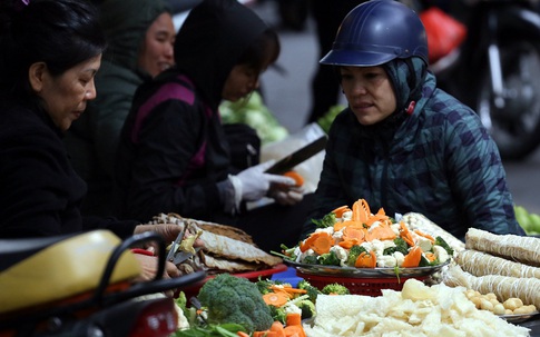 Mục sở thị "chợ nhà giàu" ngày Tết đậm chất quê giữa trung tâm Hà Nội
