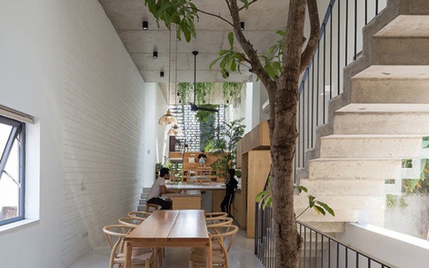 Ngôi nhà với thiết kế 2 lớp mặt tiền chống khói bụi ở Hà Nội