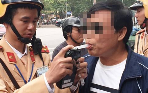 Hà Nội: Người đầu tiên vi phạm nồng độ cồn bị phạt 7 triệu đồng, tước GPLX gần 2 năm