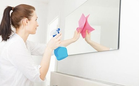 Lau chùi nhà cửa đón Tết bạn tuyệt đối đừng mắc những sai lầm này kẻo hỏng hết đồ đạc
