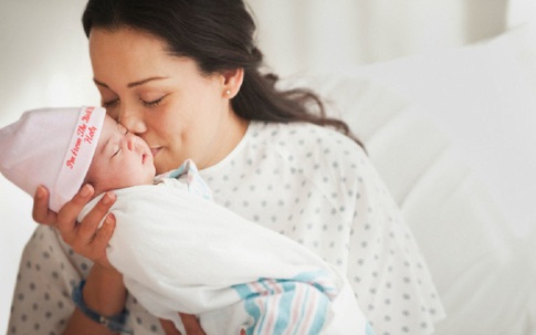 Bí kíp chăm sóc mẹ và bé sau sinh an toàn