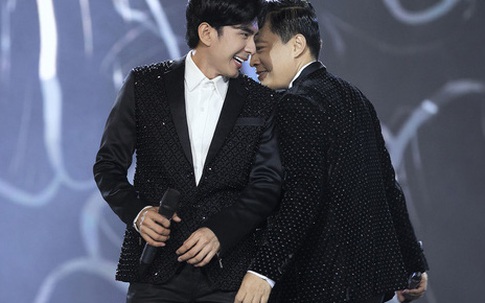 Khán giả tò mò Lam Trường - Đan Trường đã nói gì với nhau trong khoảnh khắc song ca lịch sử trên sân khấu HHVN, câu trả lời của anh Hai gây ngã ngửa