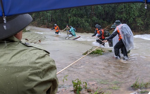 Thủ tướng Chính phủ hỏi thăm, chia buồn với gia đình, thân nhân chiến sĩ hy sinh và công nhân tử nạn ở Rào Trăng 3