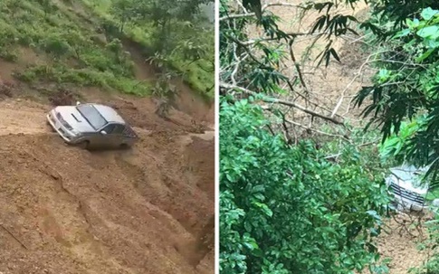 Hoảng hồn chứng kiến cảnh xe bán tải bị đất lở rơi xuống vực sâu ở Sơn La