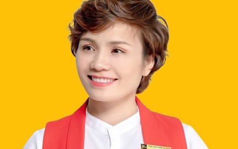 Người phụ nữ chuyên ngăn các bà vợ muốn ly hôn chồng ngoại tình, gia đình mâu thuẫn bất ngờ được vinh danh trên thảm đỏ