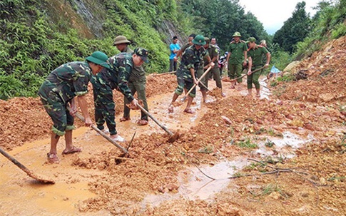 Đường vào Rào Trăng 3 đang gặp nhiều khó khăn vì mưa rất lớn