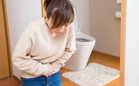 Đau bụng dữ dội, người phụ nữ cứ ngỡ là viêm dạ dày, đi khám mới biết bị căn bệnh phổ biến chị em thường mắc ở tử cung