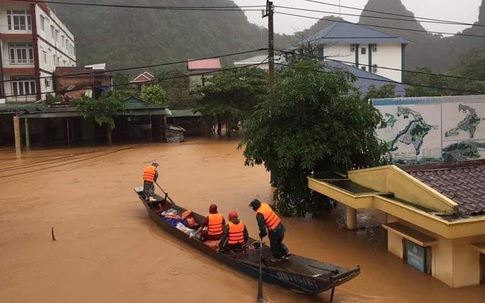 Quảng Bình: Vẫn còn hơn 100 ngàn ngôi nhà ngập trong nước lũ