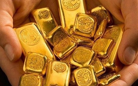 Có 10 lượng vàng, quyết không bán mà vẫn bỏ tiền gom thêm