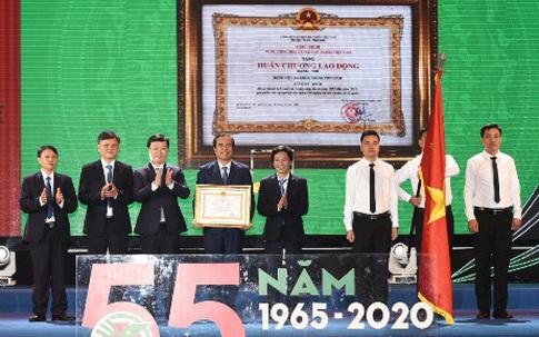 Bệnh viện Đa khoa TP Vinh đón nhận Huân chương lao động hạng Nhì