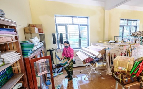 Nhiều nơi trường tan hoang, trò thiếu sách vở