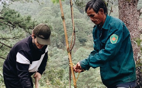 Ca sĩ Hà Anh Tuấn trồng hai cánh rừng ở Lâm Đồng, Đà Nẵng