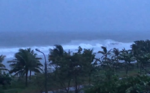 Bão số 9 bắt đầu đổ bộ Đà Nẵng