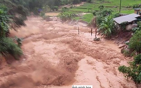 Tin mới nhất về không khí lạnh và mưa lớn ở miền Trung: Biển Đông tiếp tục hứng bão