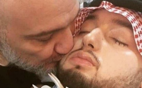 Hoàng tử Arab Saudi hôn mê sâu suốt 15 năm bất ngờ cử động sau khi nghe tiếng chào hỏi của một cô gái khiến ai nấy đều kinh ngạc