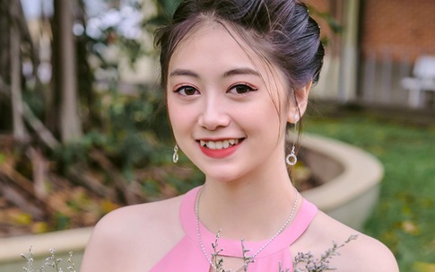Hoa khôi trường sư phạm mê hát, giỏi tiếng Anh