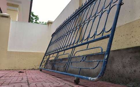 Sập cổng trường, một học sinh ở Nghệ An nhập viện