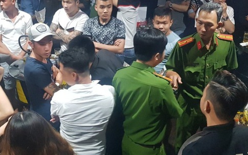 Kiểm tra quán bar, cảnh sát phát hiện 6 người dương tính ma túy