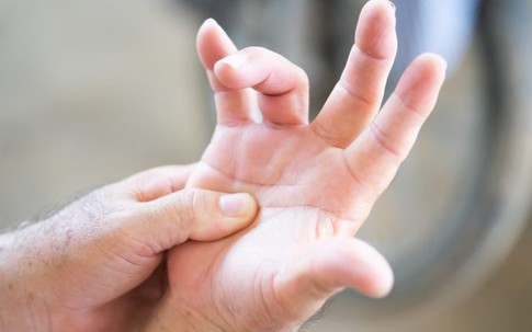Bàn tay của những người hay đau ốm, dễ mắc bệnh thường "lên tiếng" cảnh báo qua 5 dấu hiệu này: Ai cũng từng mắc nhưng lại bỏ qua