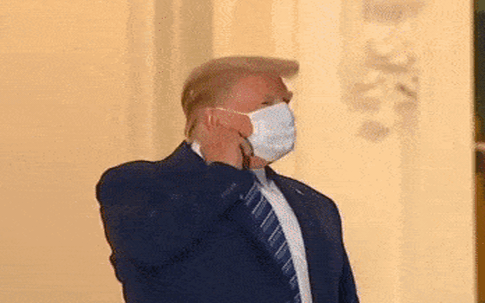 Ông Trump tháo khẩu trang có đúng cách?