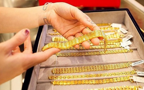 Giá vàng hôm nay 8/10: Giảm mạnh, có khả năng rơi tự do