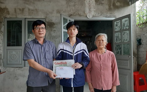 Trao hơn 30 triệu đến hoàn cảnh nam sinh lớp 11 mất cả bố lẫn mẹ